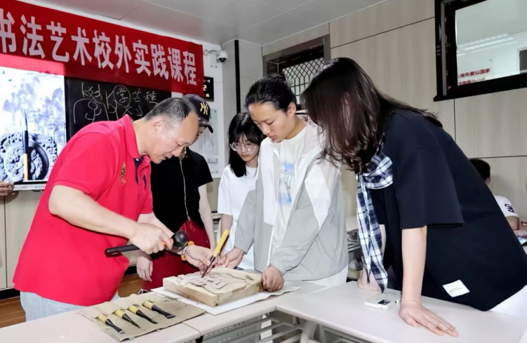 点击图片进入下一页 点击图片进入下一页